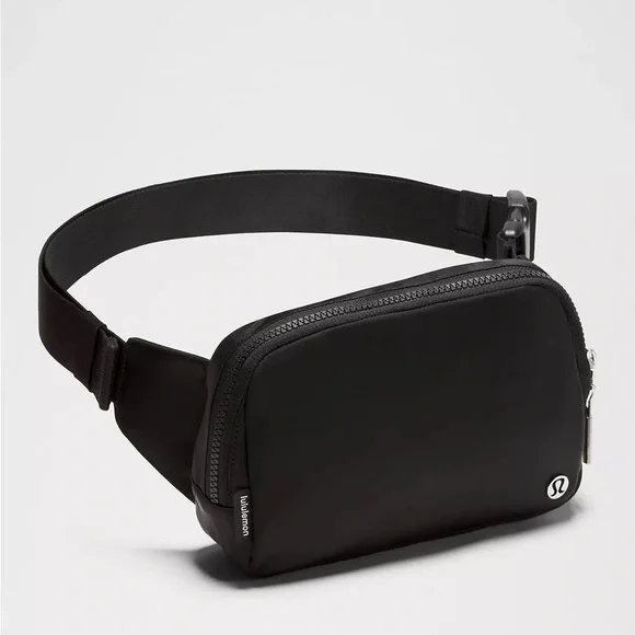 Lululemon Everywhere Belt Bag Large 2L in Black - Picture 3 of 10